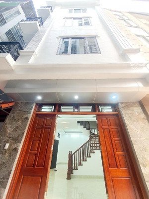 nhà mới đẹp 5 tầng chỉ trên 8 tỷ về ở luôn