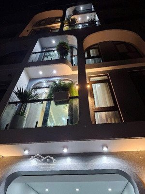 nhà 6 tầng thang máy ngõ nông gần aeon long biên không gian sống lý tưởng cho cả gia đình!