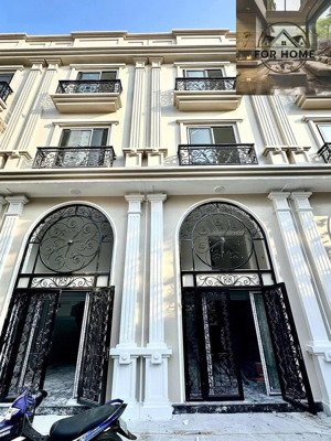 duy nhất căn nhà đông khê.sau nhà mặt đường.4 tang ,dt 42m , gia 3ty 990