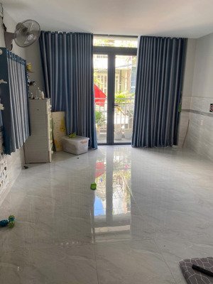 bán gấp nhà 4 lầu hẻm ô tô. huỳnh văn bánh, p17, phú nhuận 15 tỷ. thương lượng