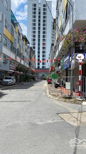 gia quất khu phân lô liền kề sông hồng cyty nhà ô tô tránh có vỉ hè kinh doanh dòng tiền