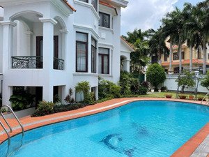 hạ 30% siêu villa có hồ bơi mt nguyễn ư dĩ, thảo điền. dt 25x25m, hầm 4 tầng thang máy. giá 205 tỷ