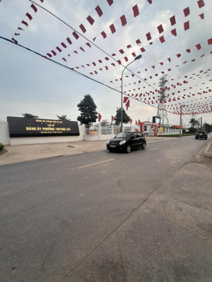 ô tô đỗ cổng, viu hồ, ngõ thông, 5 tầng, 4 ngủ, 5.x tỷ(x sơ sinh), liên mạc, bắc từ liêm