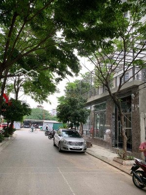 cho thuê liền kề đại kim giáp đại học thăng long, kim văn kim lũ. dt 72m x 4t. thông sàn thang máy