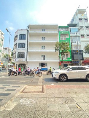 cho thuê tòa nhà 12x20m mặt tiền 12m, lý tự trọng, quận 1, gần chợ bến thành, nhà đẹp giao ngay