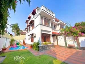 chính chủ cho thuê biệt thự góc 2 mặt tiền - thảo điền, quận 2