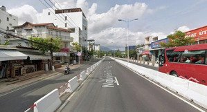 bán nhanh lô góc 2 mặt tiền đường nguyễn tất thành dt 83m2 ngang 5m, khu vực sầm uất, giá 6,2 tỷ