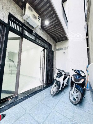 nhà đẹp giá tốt bán căn nhà 34m2 phố ngọc thuỵ khu dân trí cao sát phố hồng tiến