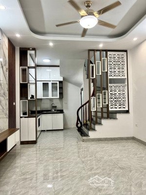 việt hưng nhà 5 tầng - 3 phòng ngủ đẹp lung linh - hơn 5 tỷ