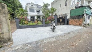 chính chủ cần bán lô đất ngay trung tâm dĩ an. xây nhà vườn yên tĩnh. ngang 11m. dt 400m2. tc 90m