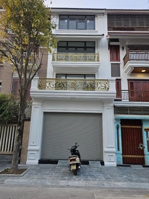 cho thuê nhà lk nguyễn khuyến, văn quán, hđ. dt 100m2, mt 5m, tầng, giá 23tr/th. lh 