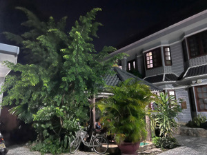 nhà đầy đủ nội thất , sân vườn đậu xe hơi thoải mái.gần bigc tân hiệp