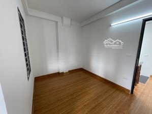 cho thuê tầng 1 mặt phố nguyễn bá khoản diện tích 50 mét mặt tiền 4 mét ku vực chung tâm