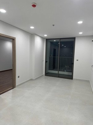 bán căn hộ 2pn 77m view hồ , hướng đông nam giá 6ty050 lh : 