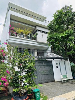 bán biệt thự hầm 3 tầng 160m2(8x20m) ngay công viên cao đức lân, đường số 31e, an phú, giá 39.5 tỷ