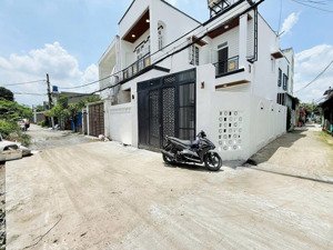 bán villa mini dt: 8x13 đường thạnh xuân 43, quận 12. 1/ ngắn thông xe hơi. sân xe hơi giá 4tỷ450
