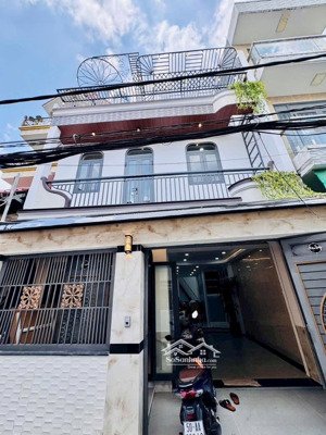 mua 1 được 2 giá chỉ 6tỷ3. 1/ tô ngọc vân, quận 12. dt 82,9m2 gồm 2 căn nhà full nội thất hẻm ô tô