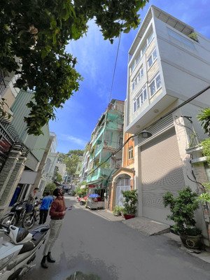 nhà cư xá nguyễn trung trực thông sư vạn hạnh p12 quận 10 80m2 có sân để oto 3 tầng lầu chỉ 17 tỷ