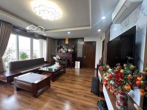 trung yên plaza. chủ nhà gửi bán căn 3pn, 2vc, dt; 122m2, full nội thất, tầng 16, gía: 8.6tỷ