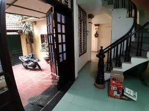 cho thuê nhà riêng ngõ 28 đường võ chí công, diện tích 100m2 xây 70m2 x 3 tầng riêng biệt