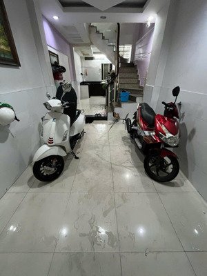 cho thuê nhà hxh - 4 phòng ngủ - đường huỳnh văn bánh gần warning zone