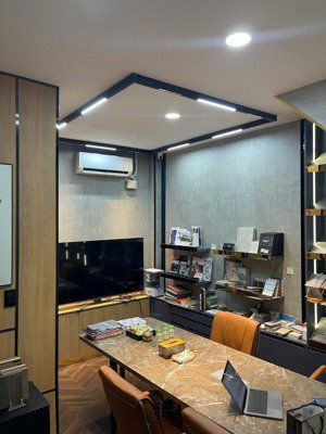 cho thuê văn phòng đẹp dọn vào làm ngay