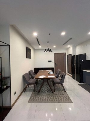 cần bán căn 2pn vinhomes tân cảng - loại diện tích lớn - giá 9.8 tỷ