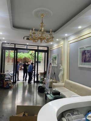 cho thuê nhà mặt phố ngõ huế: dt 50m2, mt 5m, nhà mới, thông sàn, riêng biệt, giá 17 tr