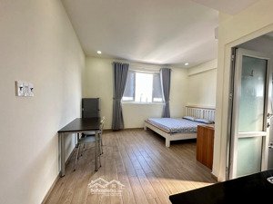 cho thuê phòng quận 7 studio cửa sổ lớn đầy đủ nội thất, rộng rãi siêu thoáng mát