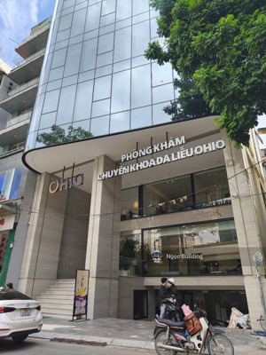 cần tiền bán gấp toà nhà mặt phố chùa láng - đống đa. dt 141m x 10t. giá nhỉnh 100 tỷ