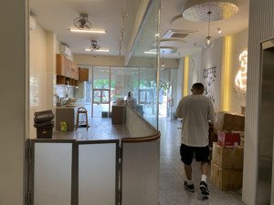 cho thuê gấp nhà biệt thự mặt phố thảo điền, 130 triệu