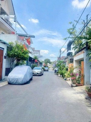 nhà đẹp phường tân mai cách vincom 500mét. gần bv hoàn mỹ/chợ đường 4. dt: 6x18m nở hậu. shr thổ cư