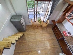 căn hộ duplex cửa sổ trời full nội thất