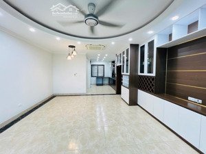 hoàng cầu phố, nhà oto tránh,kd văn phòng, ở sướng, cạnh công viên, 60m2,7 tầng tm, mt 6m-