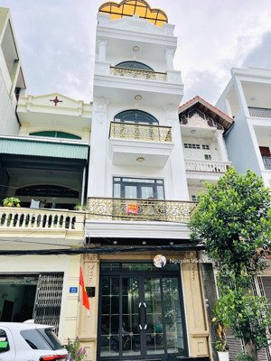 siêu phẩm nhà đẹp xây mới có thang máy khu phân lô cao cấp văn cao, vị trí siêu đẹp không lỗi lầm