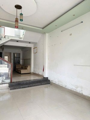 chính chủ gửi bán căn nhà 2 tầng đường trương quyền