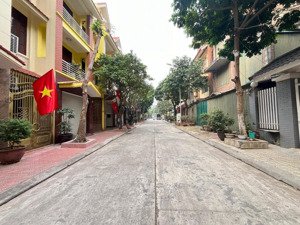 bán gấp liền kề tam trinh vị trí đẹp thông hồ vĩnh hoàng 100m giá chỉ 31 tỷ.