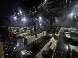 cần sang nhượng club mt nguyễn thái học, quận 1 - dt 600m2 , full âm thanh ánh sáng - vị trí đẹp