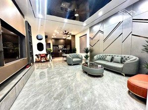 cần bán nhà 1 trệt 1 lầu góc 2 mặt tiền gần vincom dt 5,5x25m, giá 6,8 tỷ nhà mới đẹp