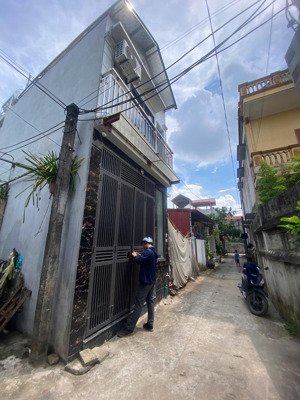 nhà dân xây lô góc 2t*40m2 đủ công năng, ngõ nông, rộng, ô tô đỗ cửa, gần đường ql6. giá chỉ 3,3 tỷ
