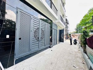 bán nhà phố nhổn 6,2 tỷ 35m mặt tiền bề thế 6m ,cách ql32 chỉ 15m sát chợ , ga tàu điện