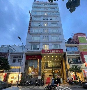 khách sạn mt nguyễn trãi q1 - ngã 6 phù đổng. dt 12x21m, hầm 1 tầng, hđt 700tr/tháng, giá 270 tỷ tl