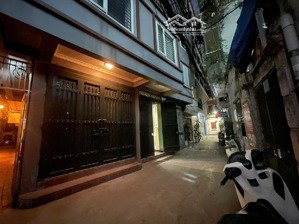 chủ nhà lớn tuổi chuyển sang chung cư ở cùng con cháu nên bán giá rẻ nhà cầu giấy lô góc mt 6m