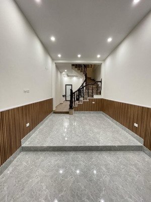 trung tâm nguyễn văn cừ-nguyễn sơn 45m2-5 tầng -11.5 tỷ- dân xây kcbt chắc chắn-2 mặt ngõ- ở sướng