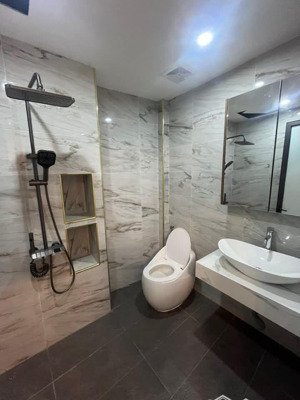 bán nhà dân xây 5 tầng lai xá 32 m2 chỉ 5,6 tỉ - tặng đầy đủ nội thất - oto tránh đỗ cách 1 nhà