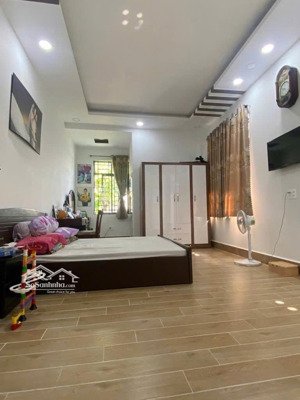 nhà 2 tầng mặt tiền đường 17 quận 7. kdbb tốt. 5*21 hơn 12 tỷ.