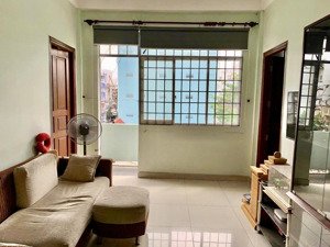 bán gấp căn hộ chung cư 212 nguyễn trãi, quận 1. dt 60m2 2pn , ban công rộng