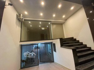 chính chủ bán ccmn chân cầu long biên dòng tiền 100tr/tháng