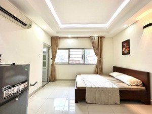 full nội thất, cửa sổ thông gió thoáng mát ngay sân bay tân sơn nhất quận tân bình