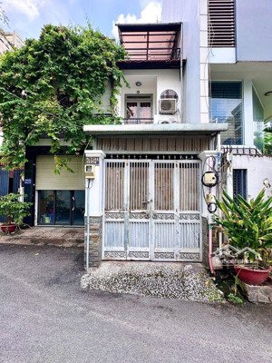 bán nhà mặt phố tại thành thái, 8,8 tỷ, 35,4 m2, 3pn, 3wc, mặt tiền 8m, giá tốt